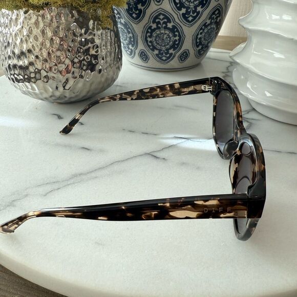 DIFF CHARITABLE EYEWEAR MAYA ROUND -NON-POLARIZED SUNGLASSES - Picture 5 of 9